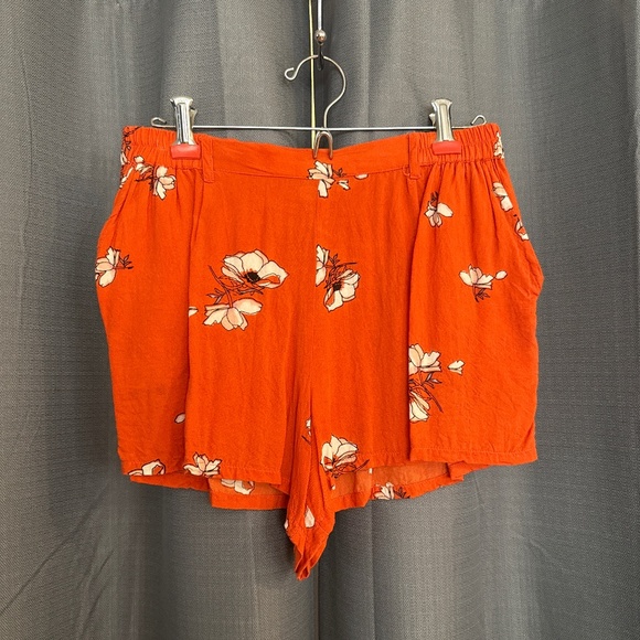 Cute juniors casual shorts - Picture 1 of 4